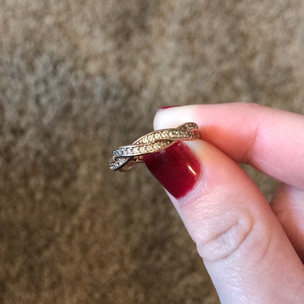Pandora Rose. Twist of Fate Ring